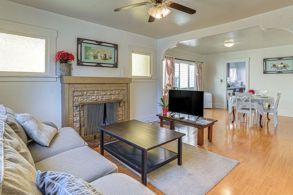 Walkable East Bay Home - 2 Mi to Bart Station