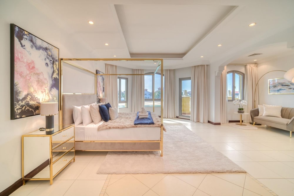 Beachfront 5BR Villa w Private Pool at the Palm
