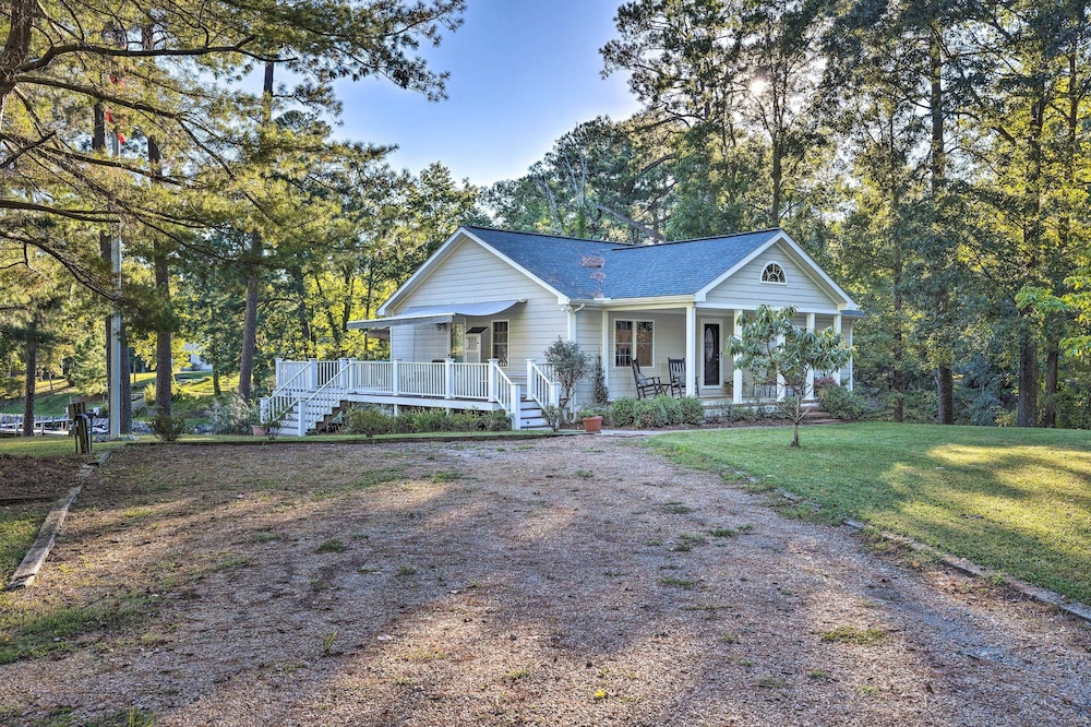 Waterfront Home in Quiet Cove: Kayaks On-site view 4