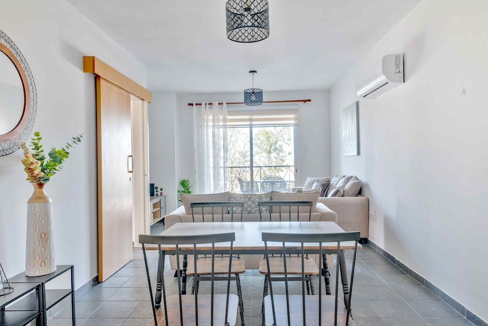 Phaedrus Living Modern City Flat Elpida