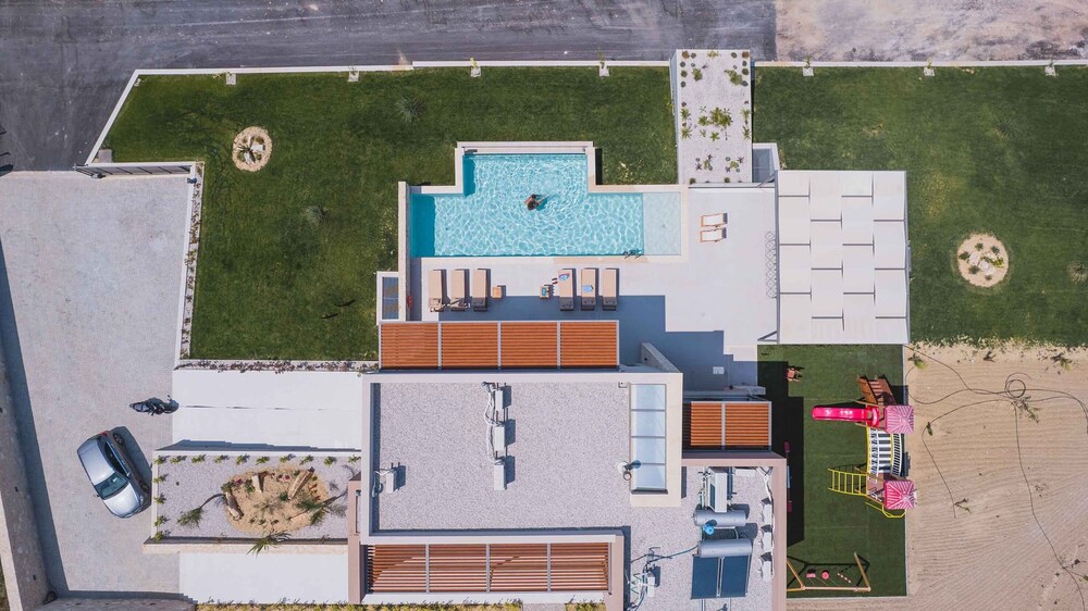 Star Luxury Villa I Gym and Playground