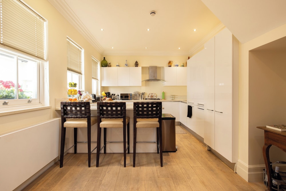 Large 3-bed 5-guest 1841 Duplex House Paddington