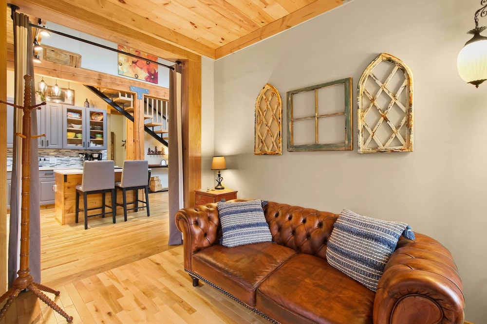 'the Nuthouse on Squirrel Creek': Ski, Hike & Fish