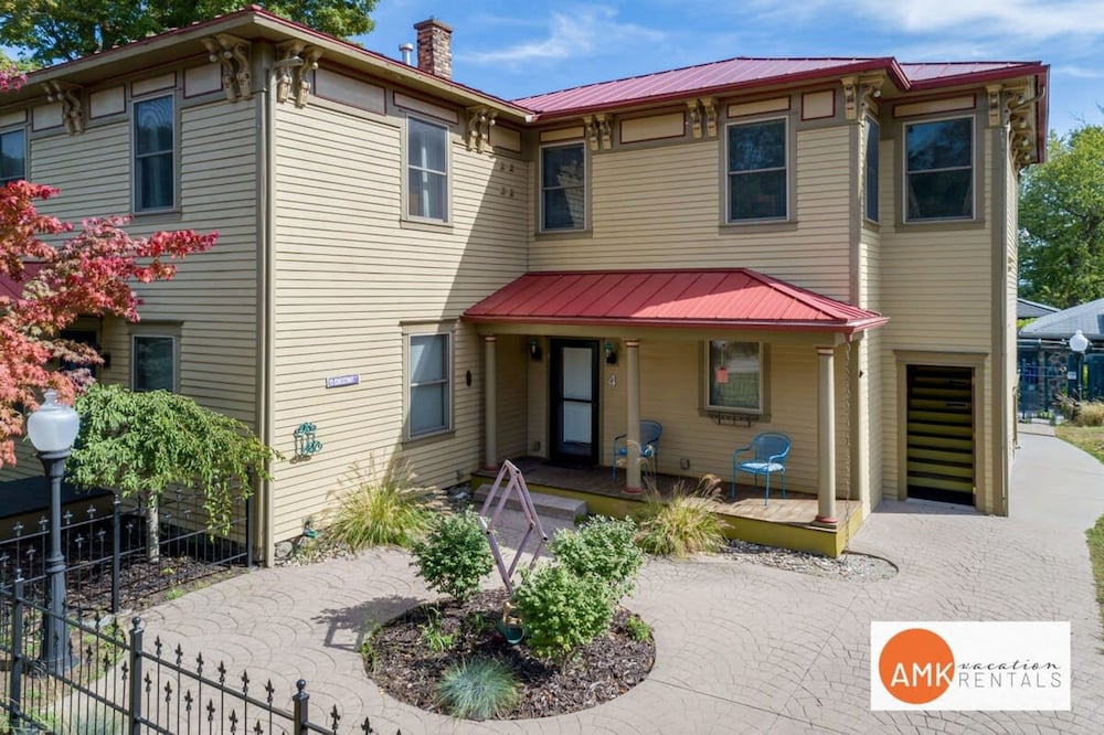 Lake Life Getaway - Condo Near Downtown