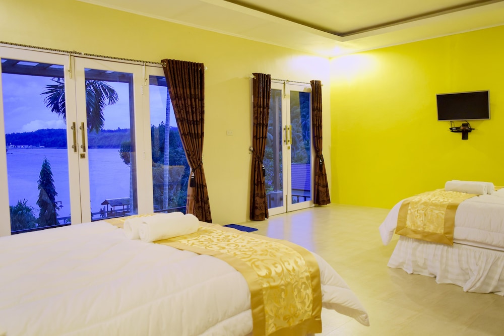 The Hawk's Nest Resort view 4