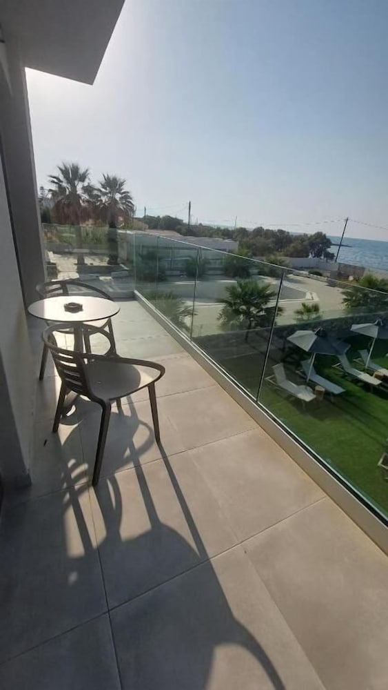 Niriides Palace photo 2