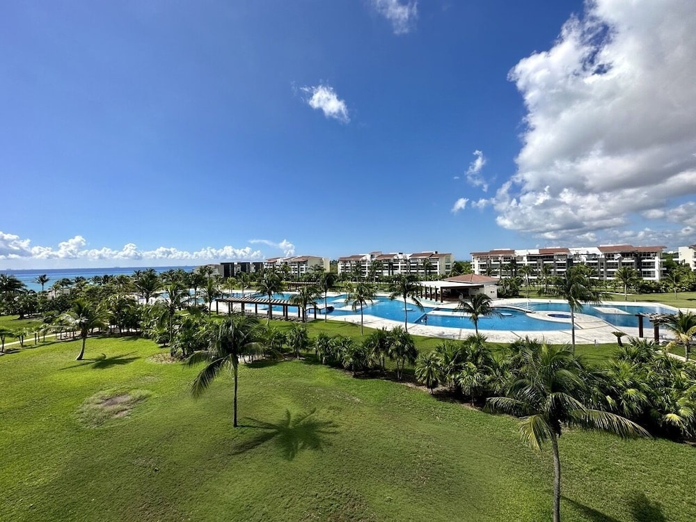 Mareazul view 3