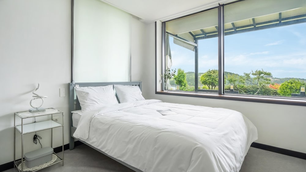 Yeosu Rebeu Ocean View Pension view 5