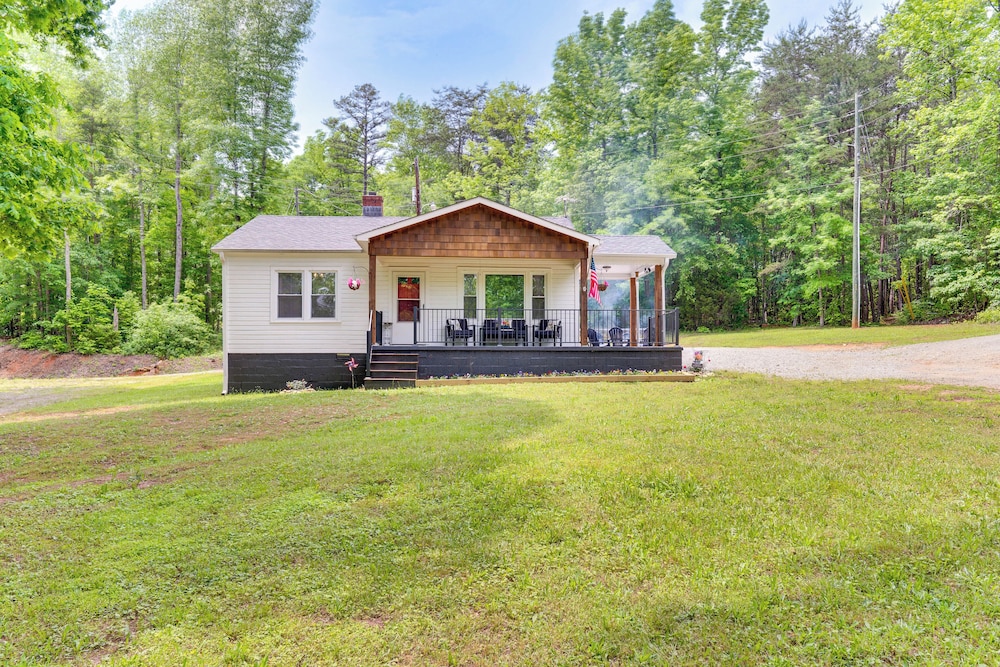 Forest City Home w/ Fire Pit - 3 Mi to Downtown! - Property Image 9