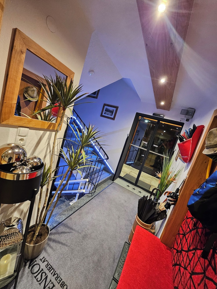 No1 - Flo's Rooms & Breakfast