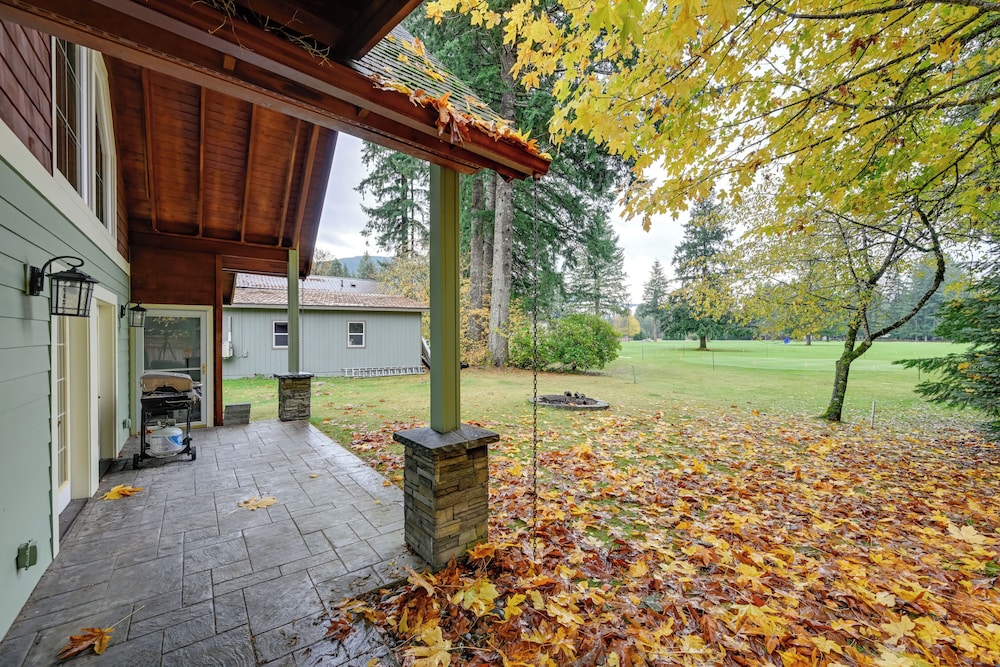Ski, Fish & Explore: Packwood Home w/ Sauna!
