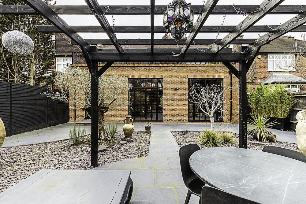 Stunning 5 Bed House in Willesden Green!