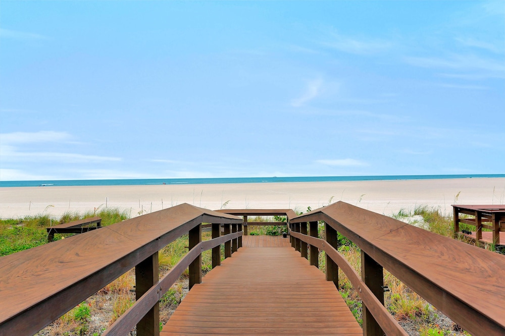 Bungalow-style Beachfront Condo With Pool