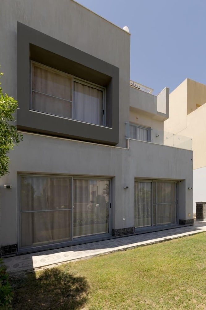 villa with garden in palm hills compound