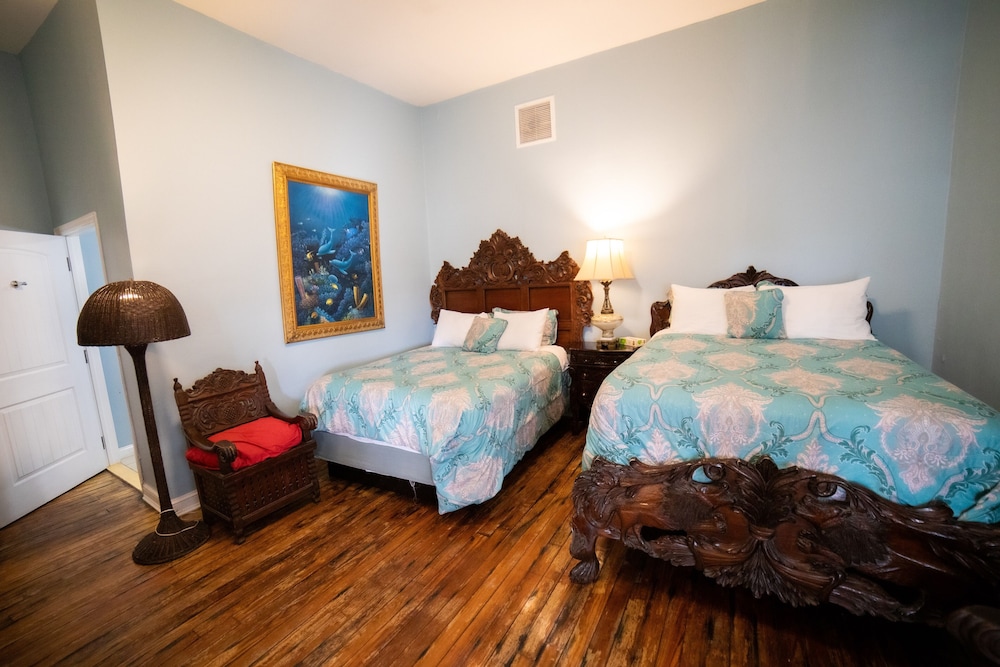 Oak Tree Hotel