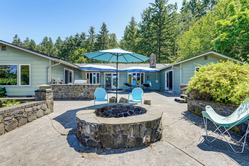 Oregon Farmhouse Hideaway on 53 Acres