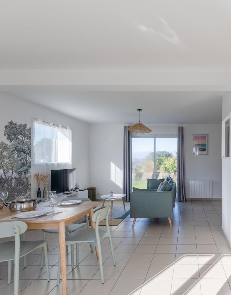 Charming House 300m From the sea