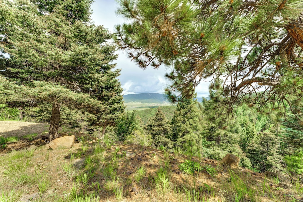 Secluded Angel Fire Retreat: Deck + Stunning View!