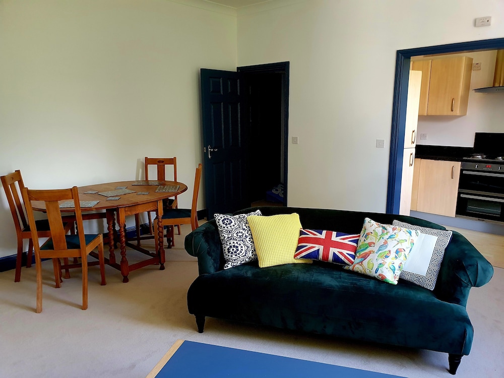 Charming 2-bed Apartment in Bournemouth