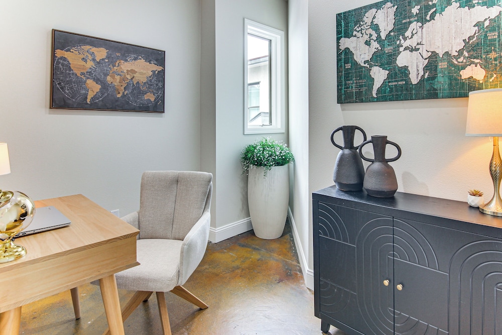 Modern Dtwn Condo w/ Balcony in Hendersonville
