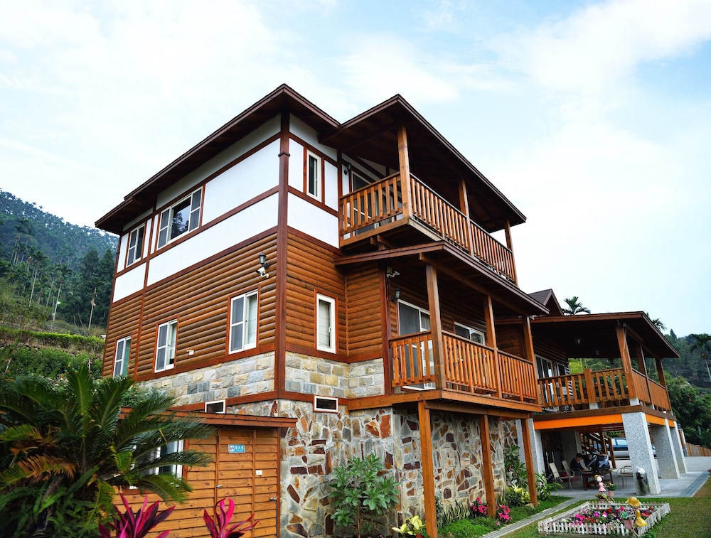 Sitou Flora's House B&B