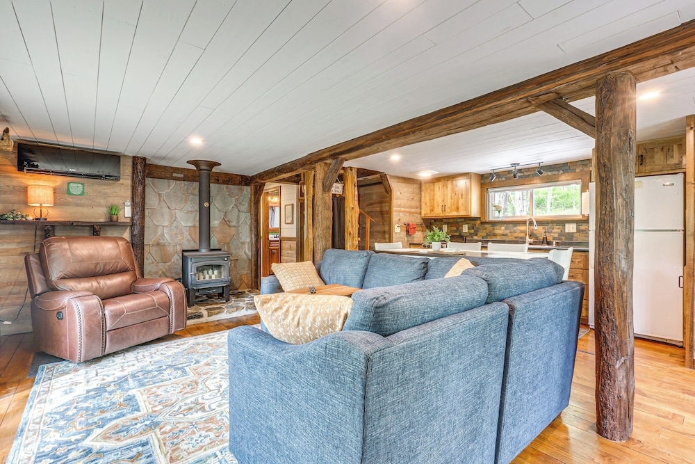 Secluded Cabin w/ Hot Tub in Hocking Hills