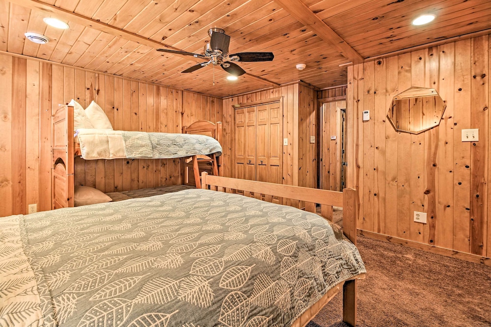 Lakefront Log Cabin w/ Dock ~ 9 Mi to Lutsen Mtn view 3