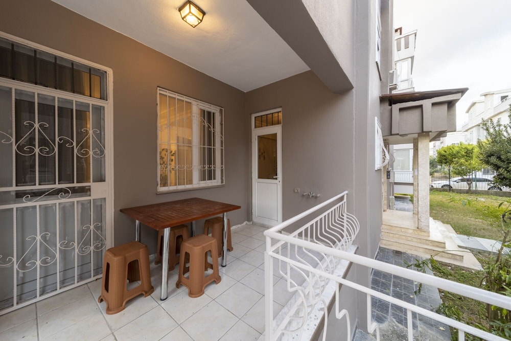 Vibrant Flat With Lovely Balcony in Muratpasa