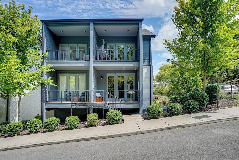 Modern Chattanooga Townhome ~ 2 Mi to Downtown! view 5