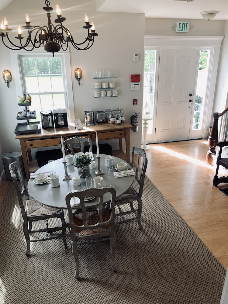 The Orchard House: Inn, Ice Cream, Cafe