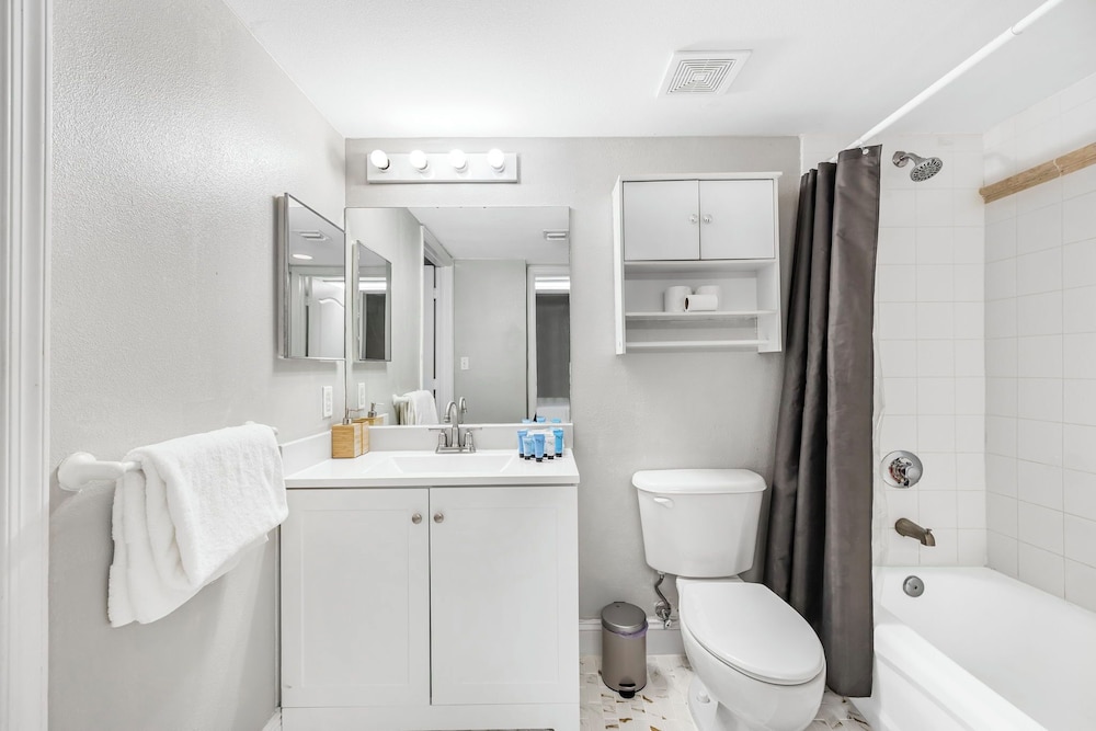 Chic Condo in Brickell Pool & Gym
