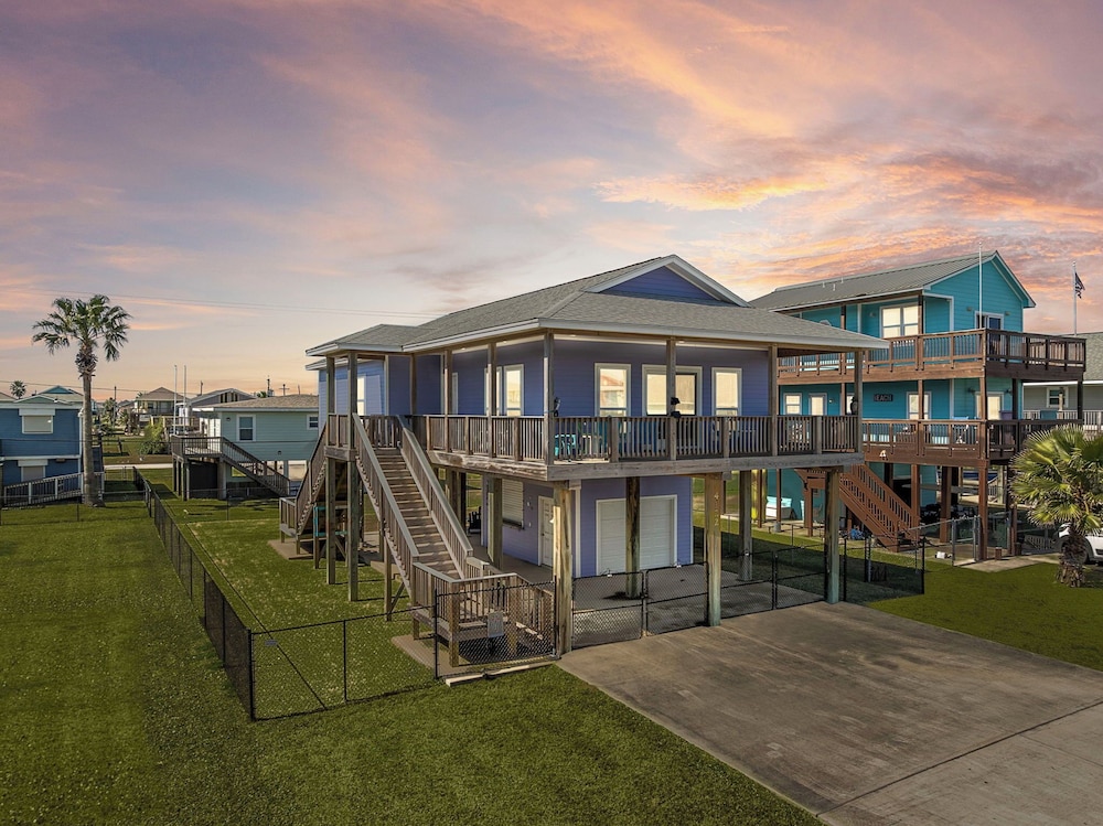 Lavender Shores by Ryson Vacation Rentals