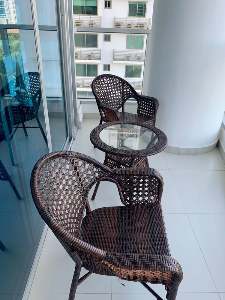 Blue Home I Spacious 1 Bed With Park View Parkside