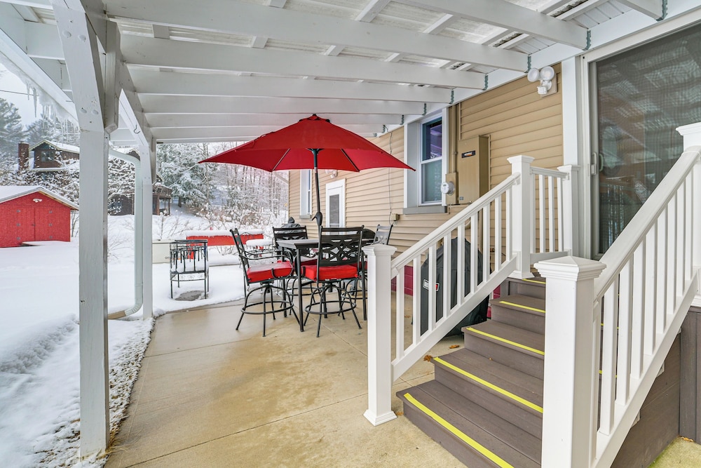 Walk to Lake Huron Beaches: Home w/ Fire Pit!