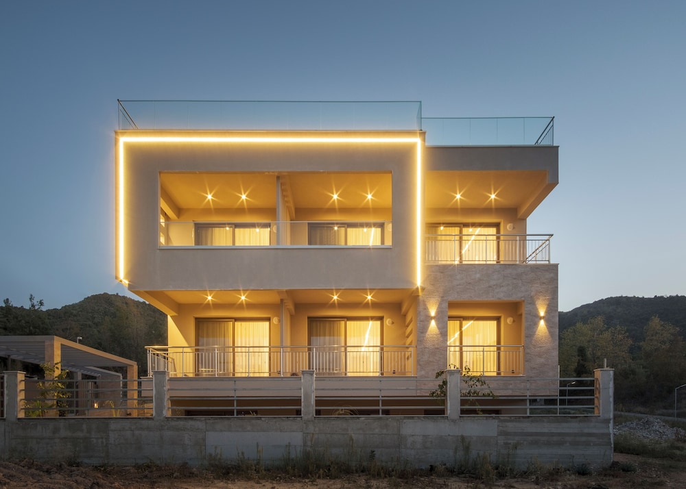 Aura Luxury Suites - Olympiada Cozy Getaways