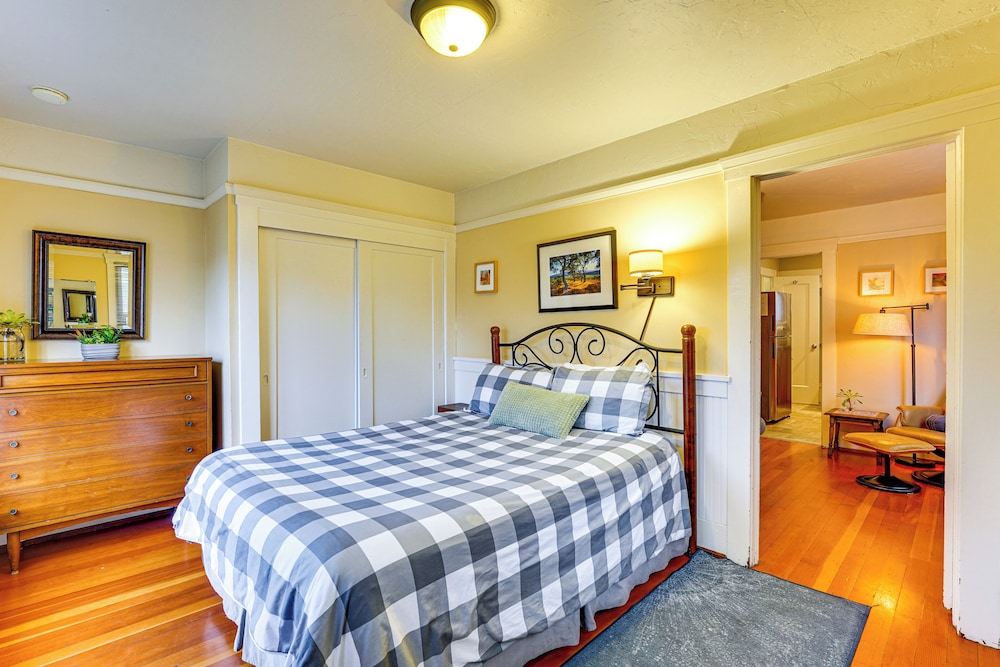 Inviting 1BR Patio Full Kitchen