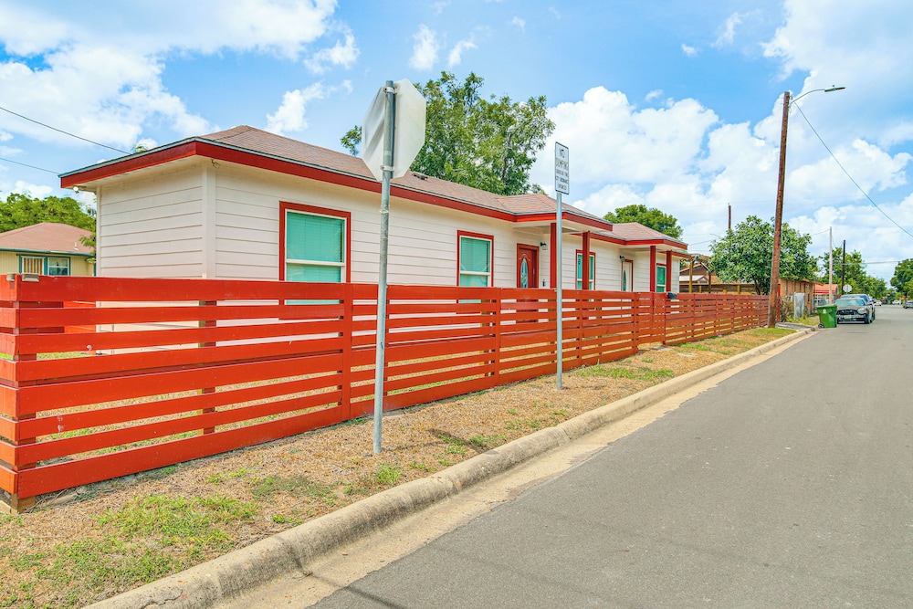 2 Mi to Family Attractions: Brownsville Cottage!