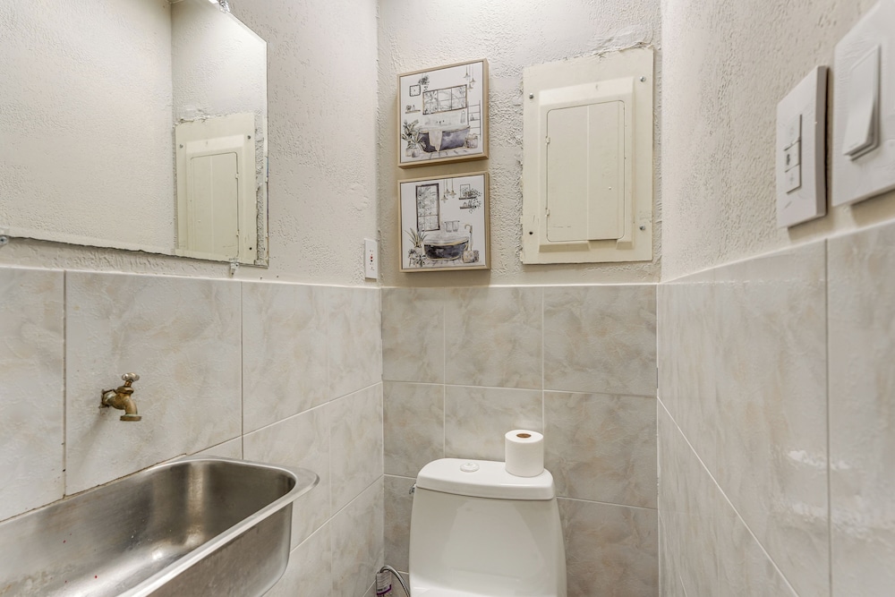 Orlando & Disney Parks Hub w/ Pool: Pet Friendly!