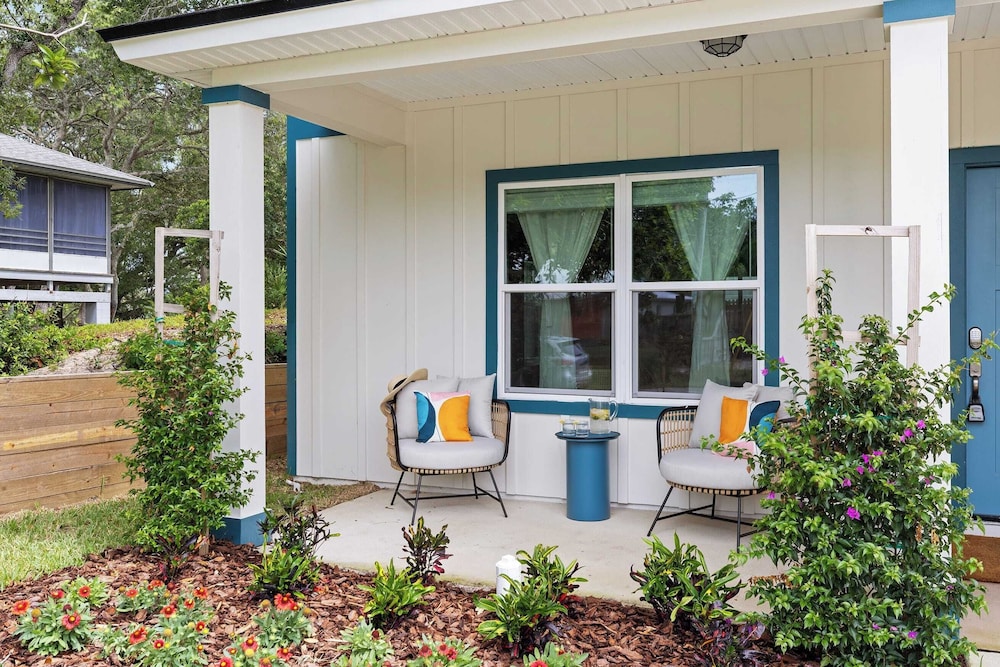 Beach Retreat w/ Putting Green, Hot Tub, 2 Free Bikes Golden Hour by Avantstay