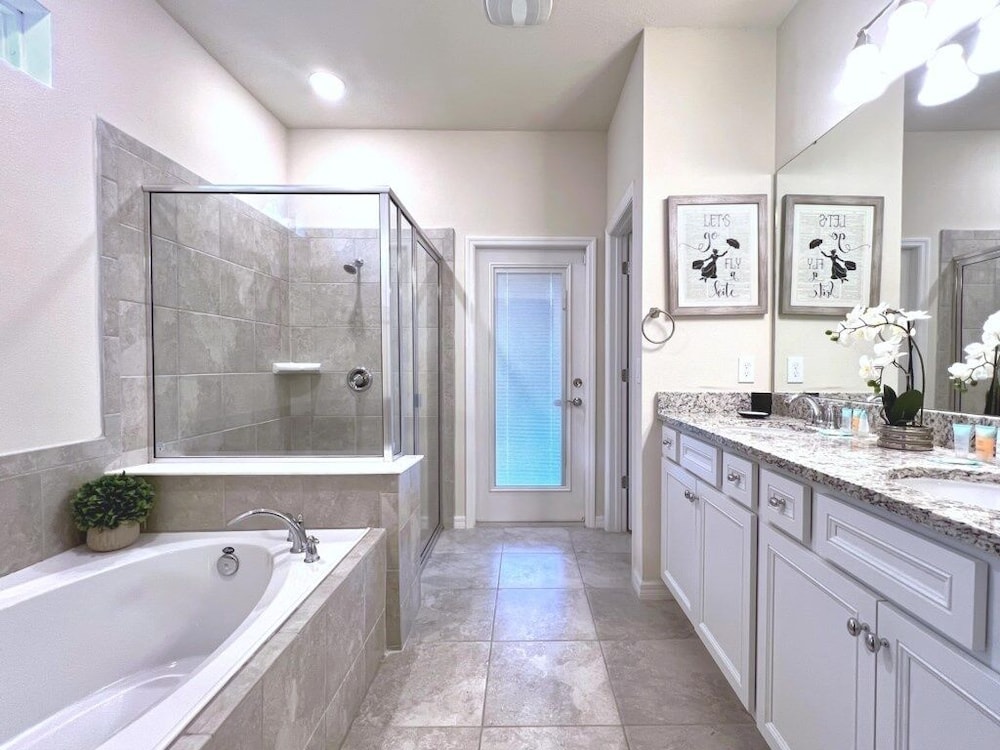 Stunning Themed 7 Bed Pool Home With Theater-3229l 7 Bedroom Home