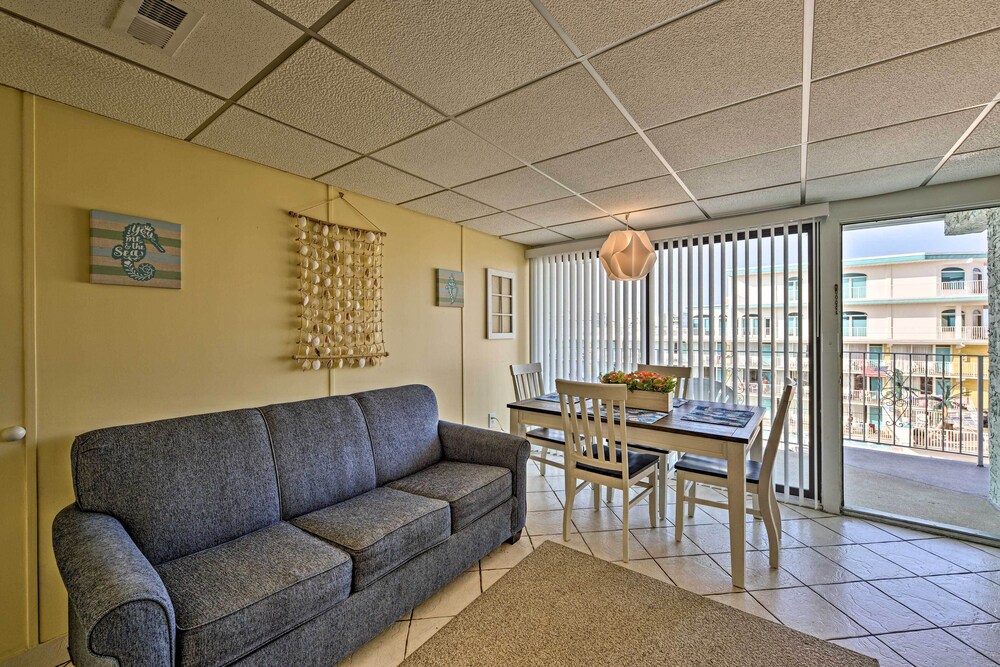 Wildwood Crest Condo w/ Pool: Walk to Restaurants!