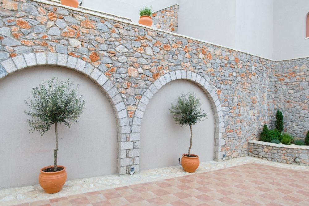 Apelon Tiritas Villas