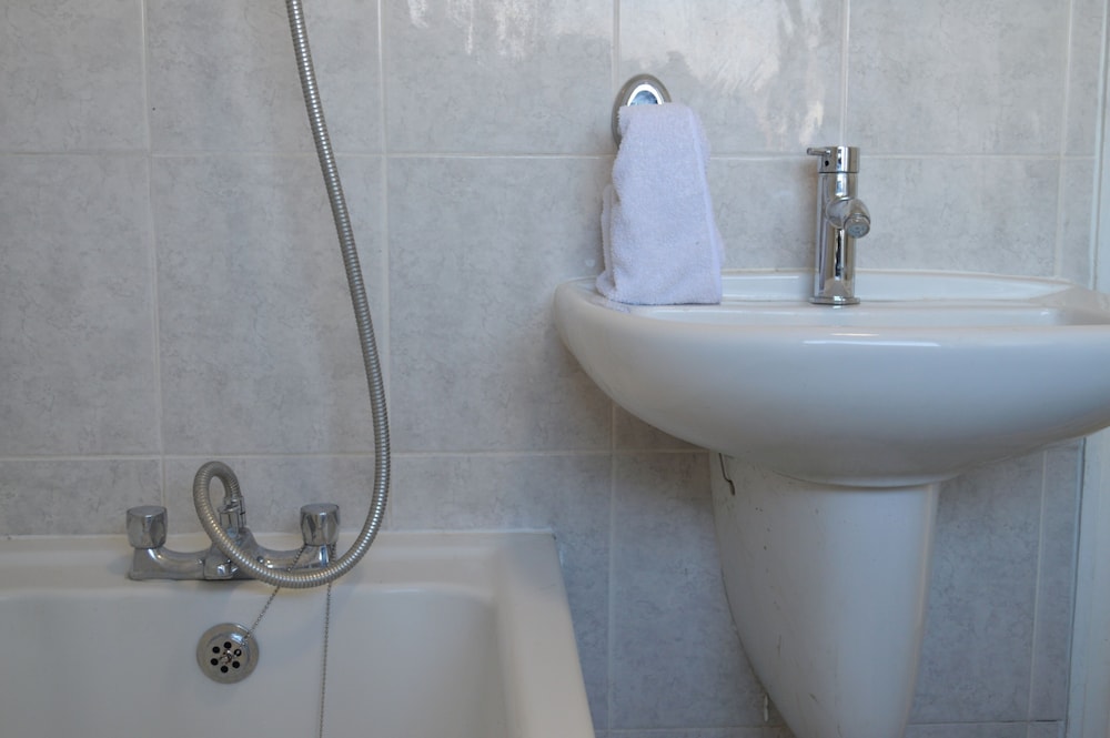 Colindale/sleeps7/privategarden/3br/freeparking/
