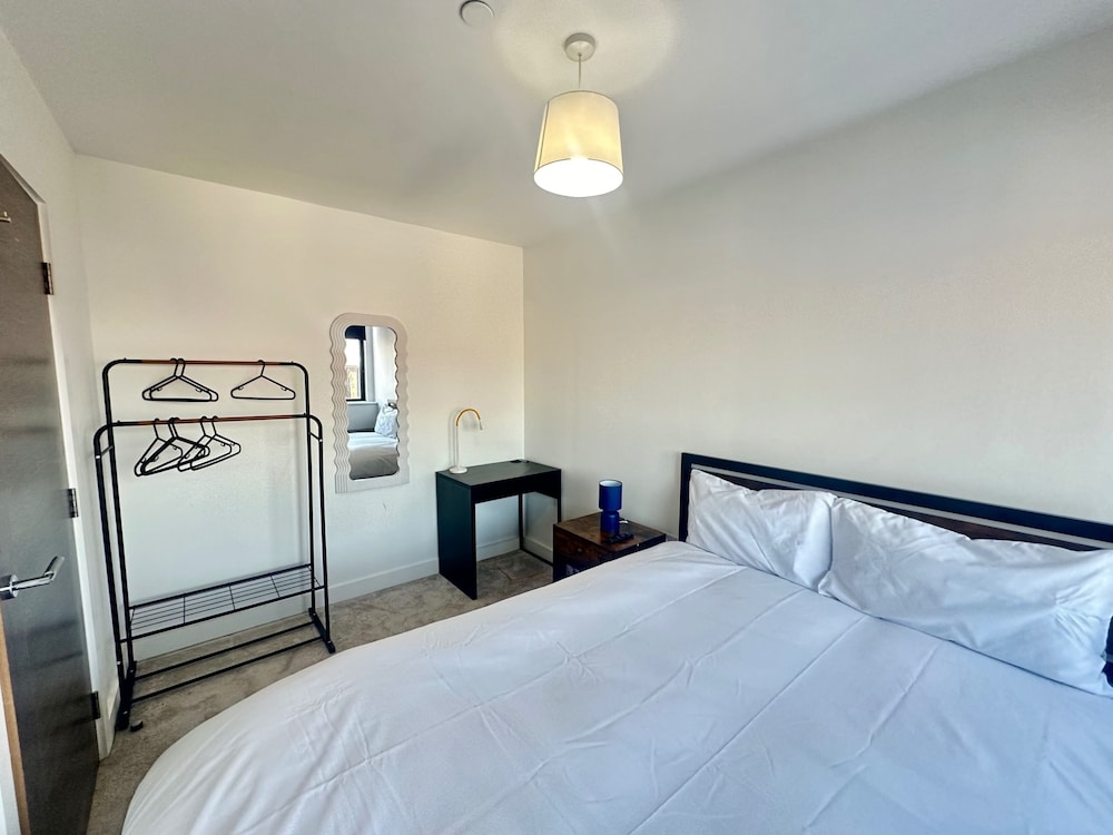 Up to 40 Percent Off Old Trafford Modern Apartment