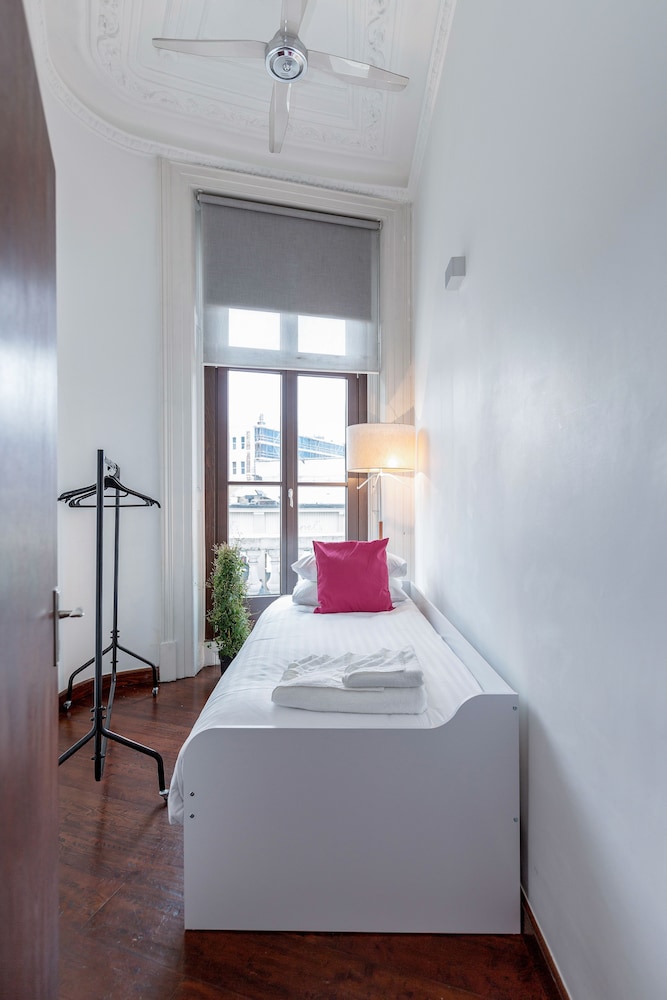 South Ken Apartment by BaseToGo