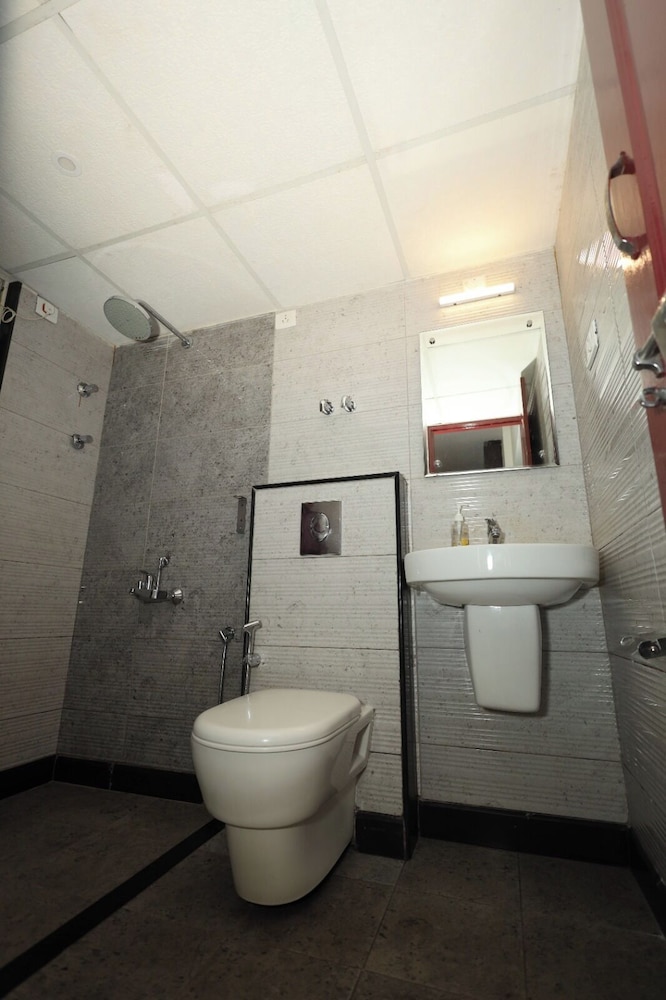 PRATHAM INN BY DOWNTOWN HOTELS