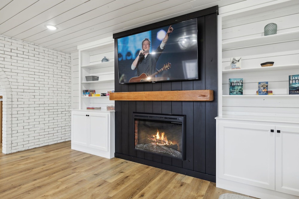 Fox Haven Retreat-modern Cabin-acres of Priv Land