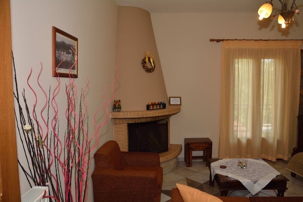 Evrostini Guest House