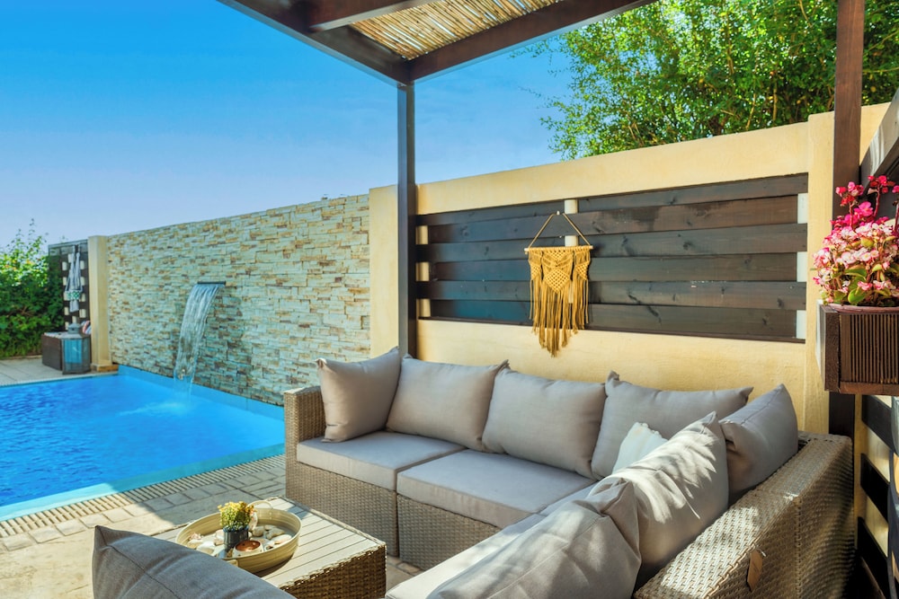 Amorosa Villas
