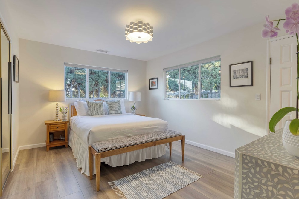 Hummingbird Haven by Avantstay Dog-friendly, Near the Beach, Huge Yard+hot Tub